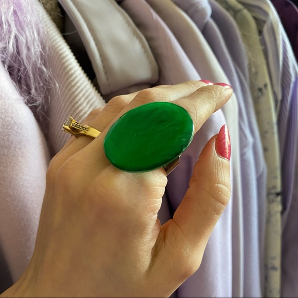 ✨SOLD✨ green plastic ring - Picture 6 of 8